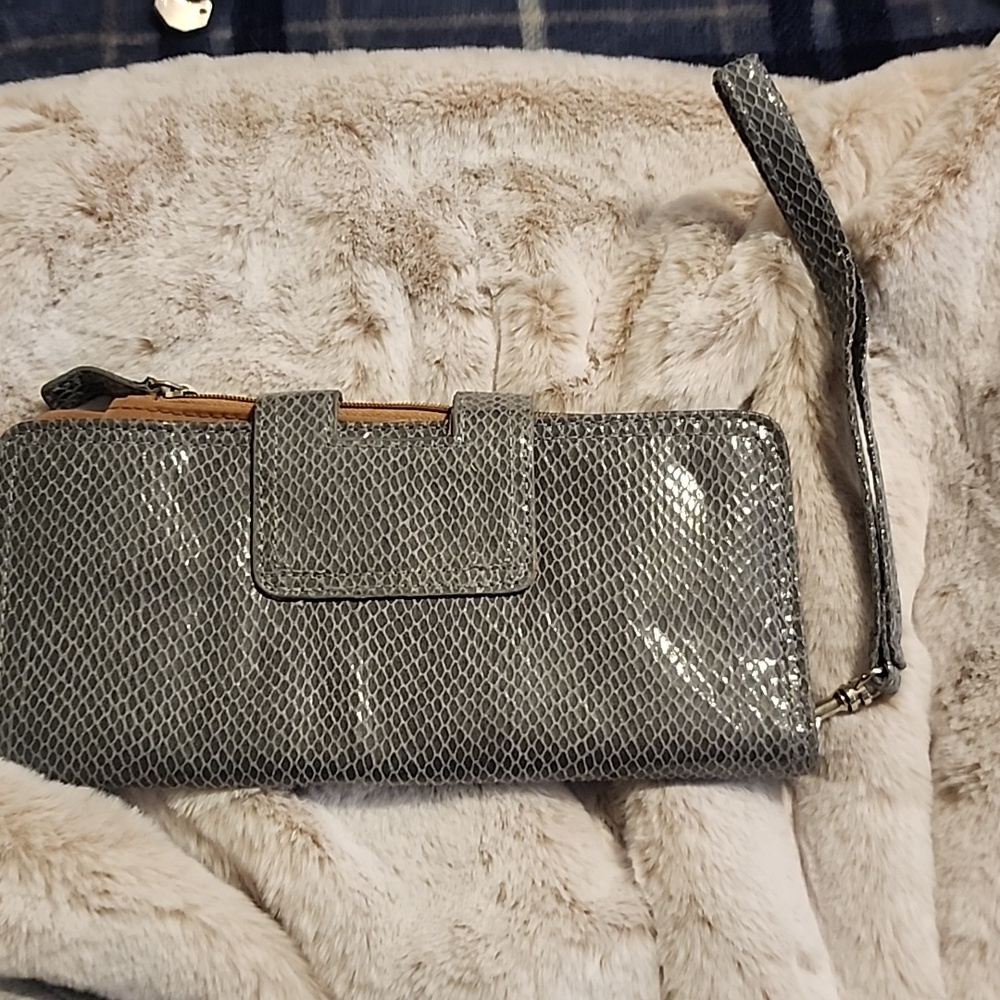 KENNETH COLE REACTION Wallet - Picture 2 of 4
